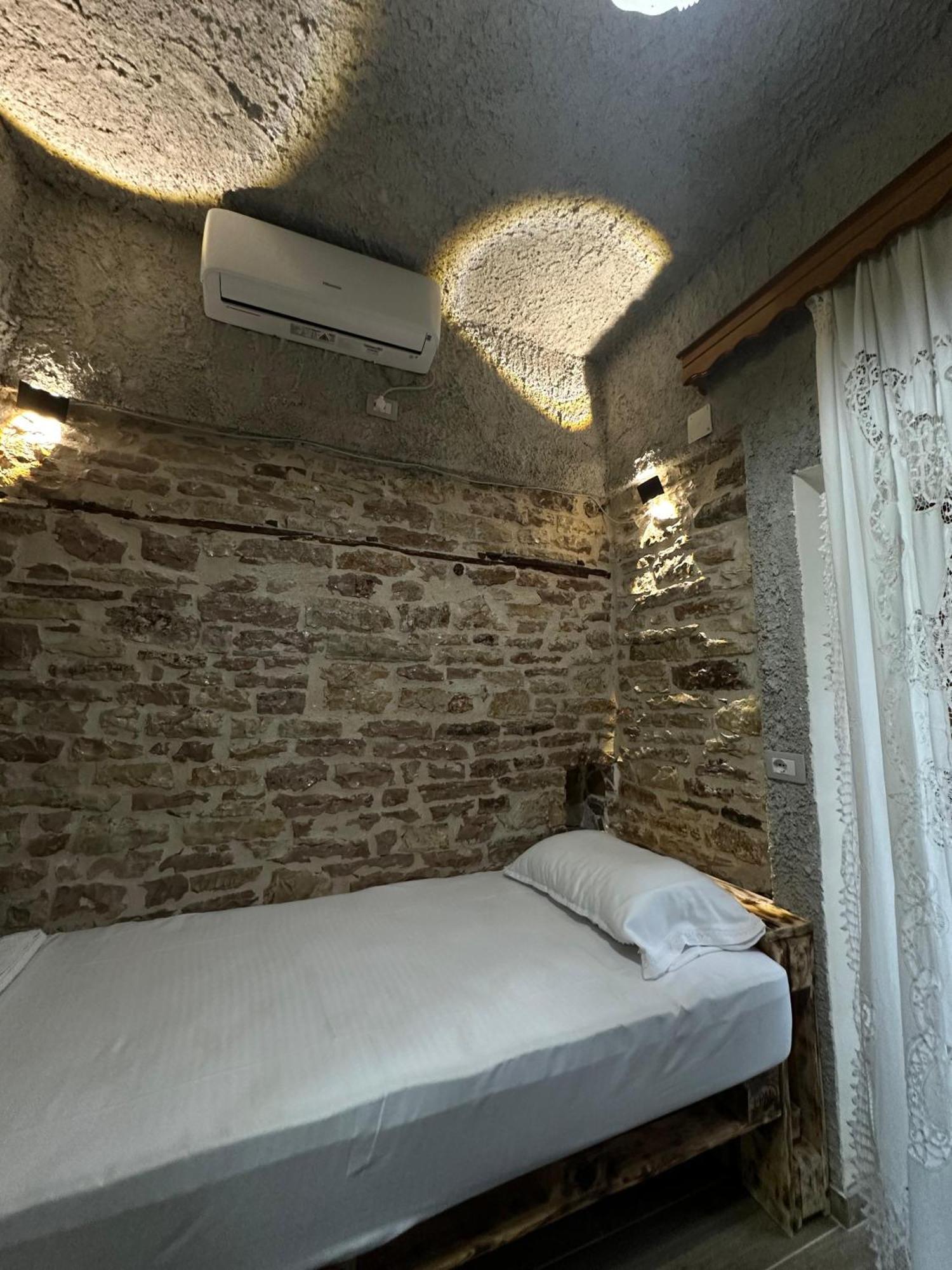 Guest House Lengo Gjirokaster Luaran gambar